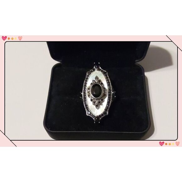 Stunning 3Ct. Mother of Pearl & Black Spinel Gemstone Victorian Design Ring Sz 8 - Picture 1 of 7